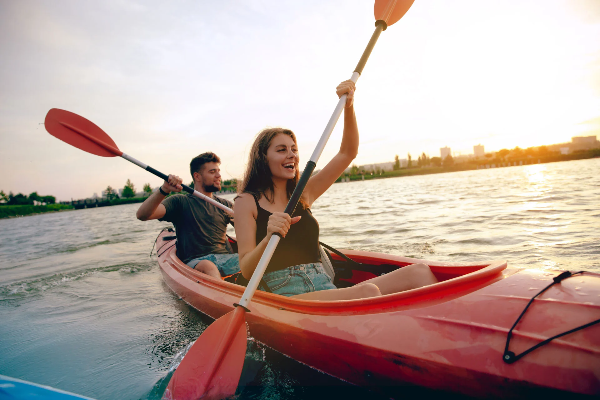 couple joyfully kayaking together, engaging in recreational therapy for fentanyl addiction treatment.