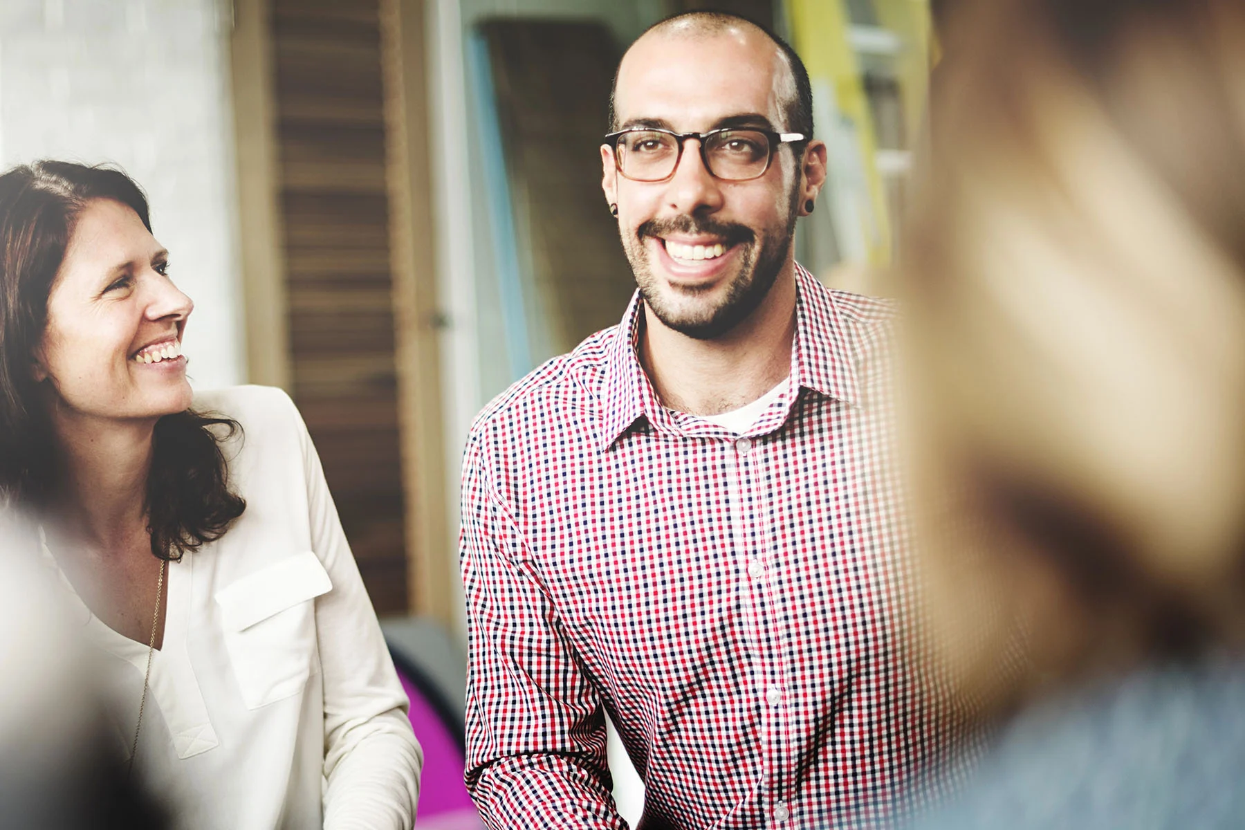 smiling people participating at a group therapy session for kratom treatment program