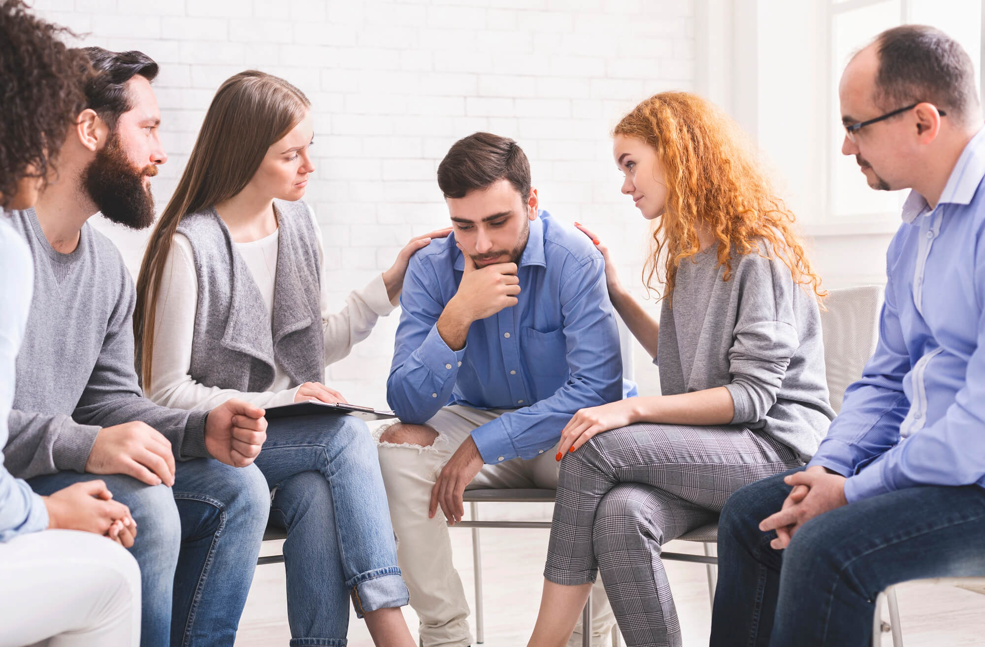 a woman smiles while interacting with a horse during an equine therapy session, highlighting kratom treatment options